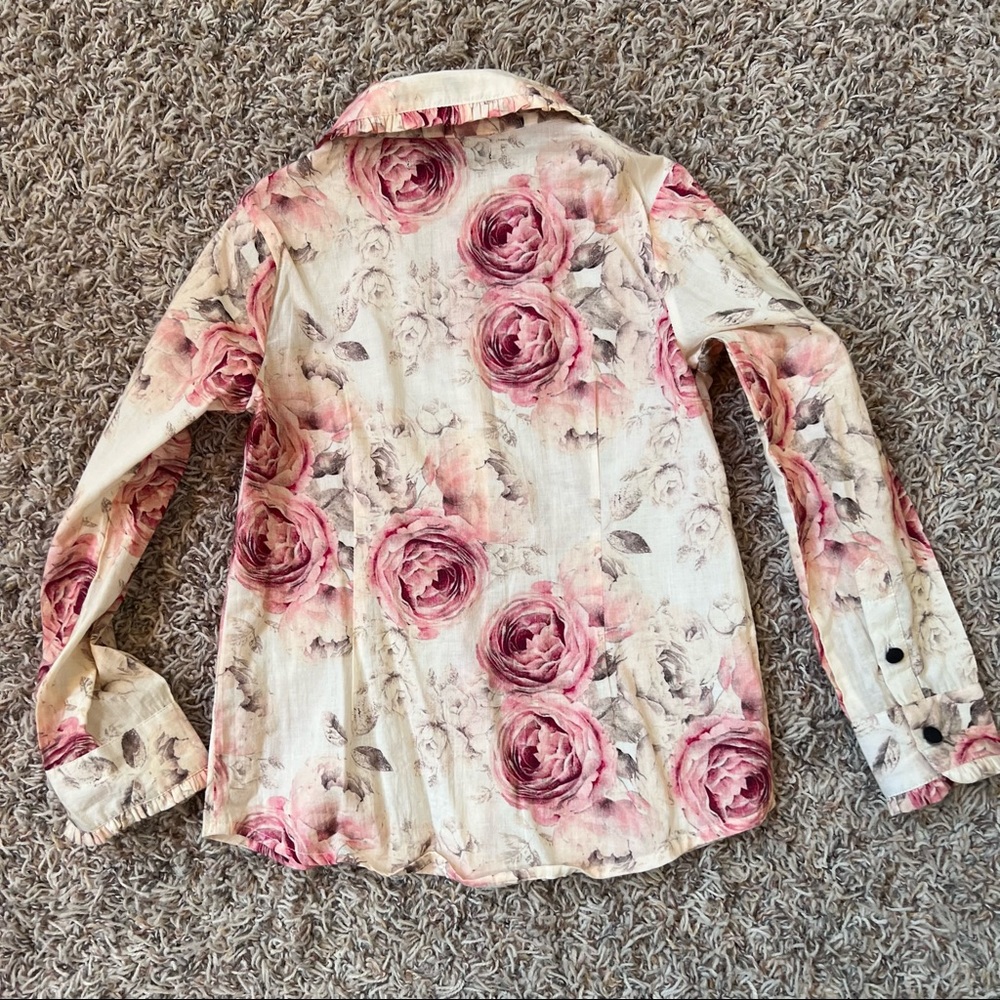 Cute button down blouse. - Picture 8 of 14